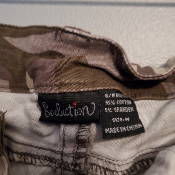 Seduction - Camo Shorts - Size S/M - Picture 3 of 9